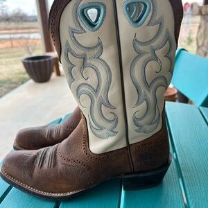 Ariat Women’s Earth Rawhide Square Toe Western Boots Sz. 8